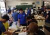 釘をトントンするのが楽しかった＝7月23日、金沢小学校