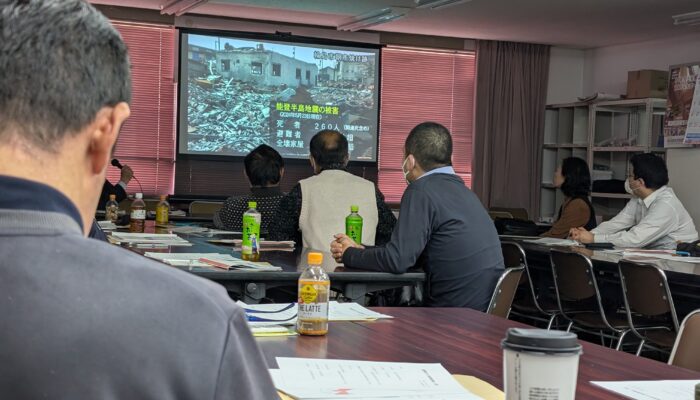 能登の被害状況を学ぶ参加者＝2月9日、建設横浜会館